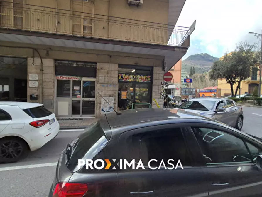 Immagine 5 di Negozio in affitto  in via cristoforo Capone 2 a Salerno