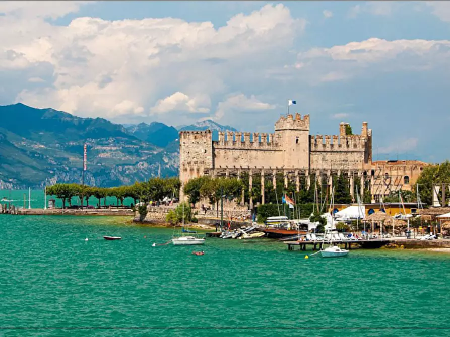 Immagine 4 di Villa in vendita  in Via Gioacchino Rossini a Torri Del Benaco