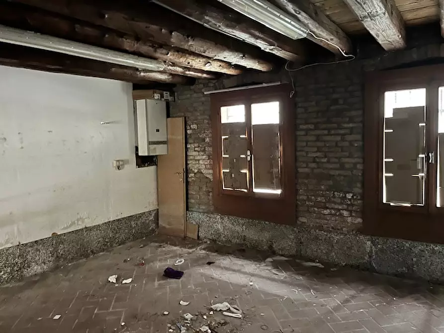Immagine 1 di Magazzino in affitto  in ponte delle guglie a Venezia