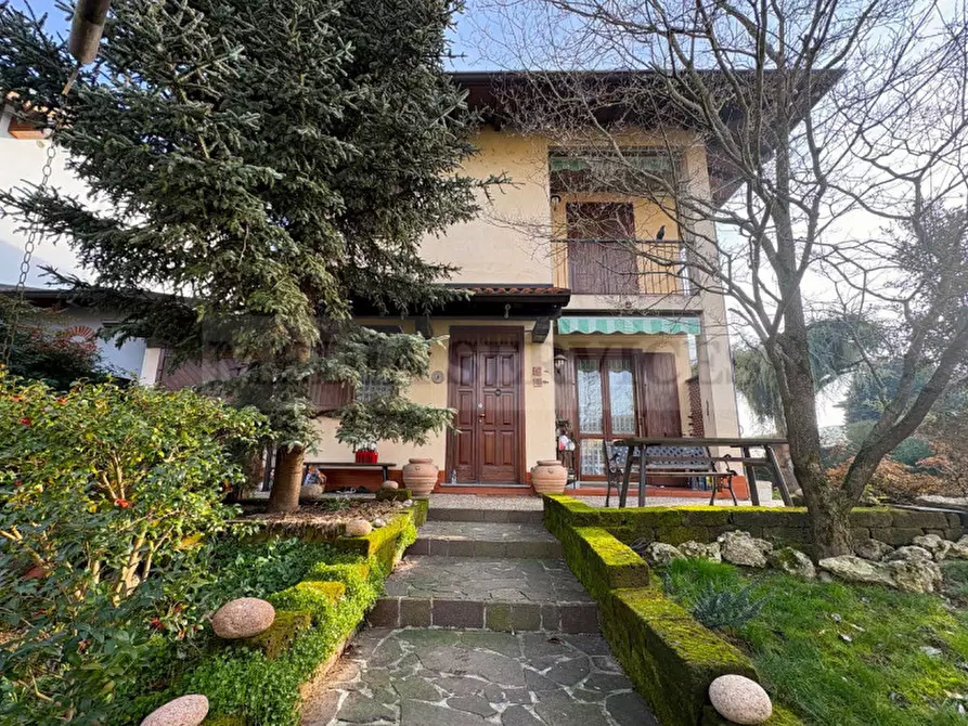 Immagine 1 di Villa in vendita  in via Primo Maggio n° 24 a Garlasco