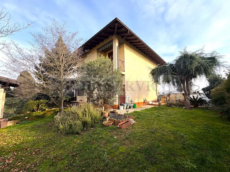 Immagine 6 di Villa in vendita  in via Primo Maggio n° 24 a Garlasco