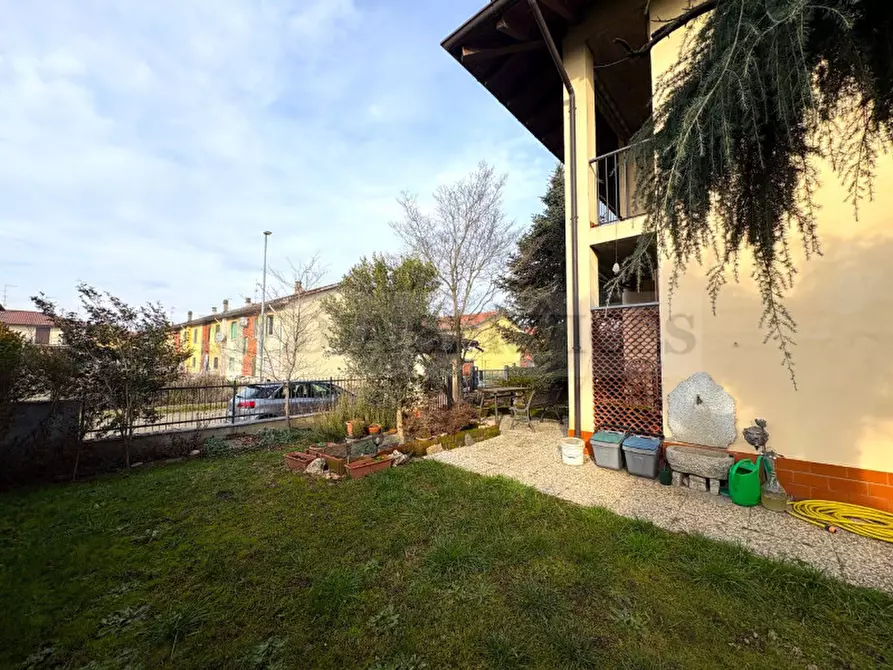 Immagine 7 di Villa in vendita  in via Primo Maggio n° 24 a Garlasco