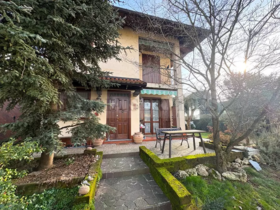 Immagine 17 di Villa in vendita  in via Primo Maggio n° 24 a Garlasco