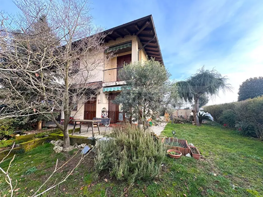 Immagine 37 di Villa in vendita  in via Primo Maggio n° 24 a Garlasco