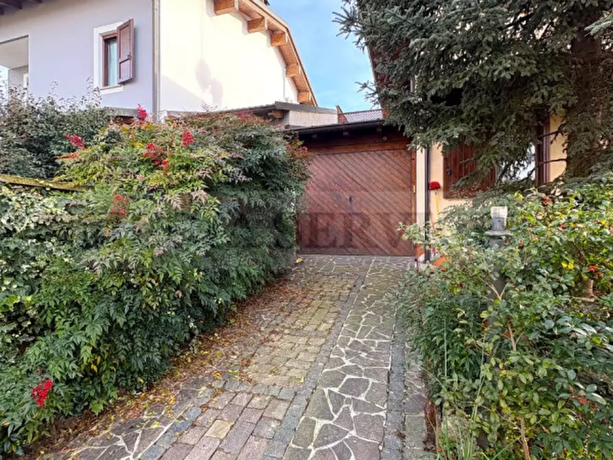 Immagine 38 di Villa in vendita  in via Primo Maggio n° 24 a Garlasco