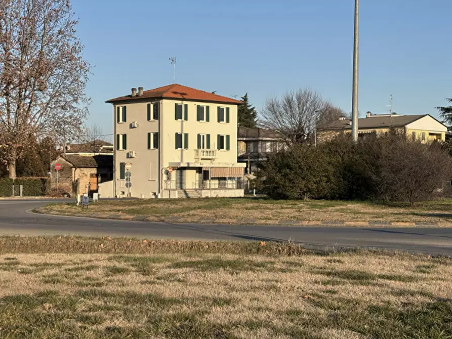 Immagine 39 di Palazzo in vendita  in Strada Pilastrello a Parma