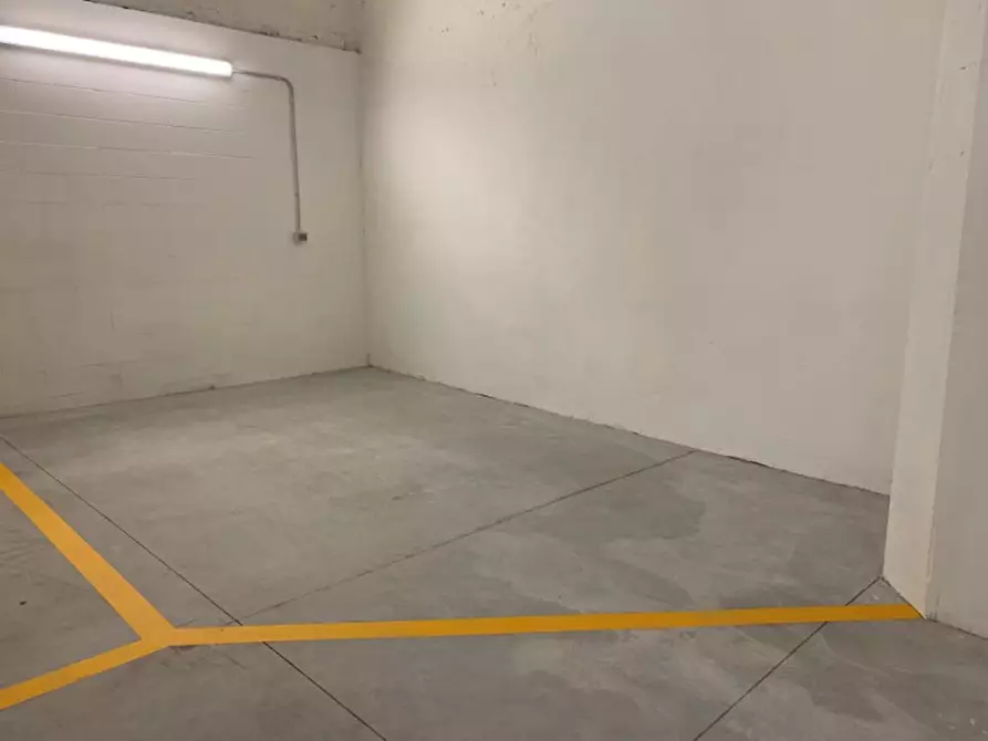 Immagine 1 di Garage in vendita  in Via Elisa Baciocchi 3d a Trieste