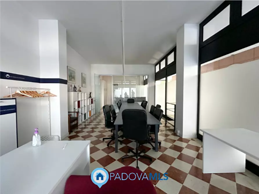 Immagine 1 di Negozio in vendita  in via San Marco 141 a Padova