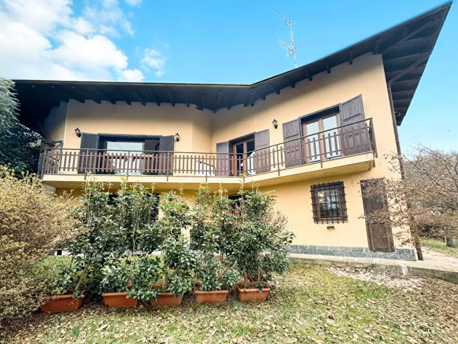 Immagine 1 di Villa in vendita  in VIA PER GHEVIO 111 a Meina