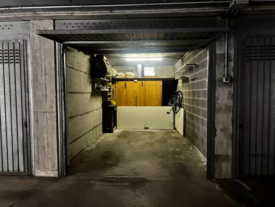 Immagine 2 di Posto auto in vendita  in Via Antonio Allegri a Brescia