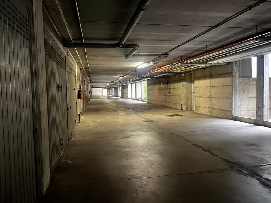 Immagine 3 di Posto auto in vendita  in Via Antonio Allegri a Brescia