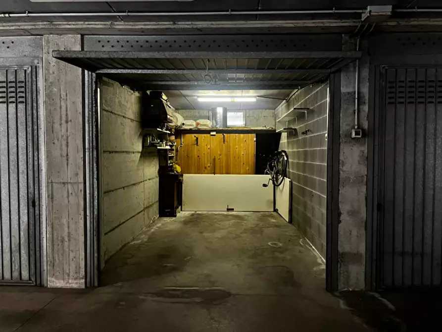 Immagine 4 di Posto auto in vendita  in Via Antonio Allegri a Brescia