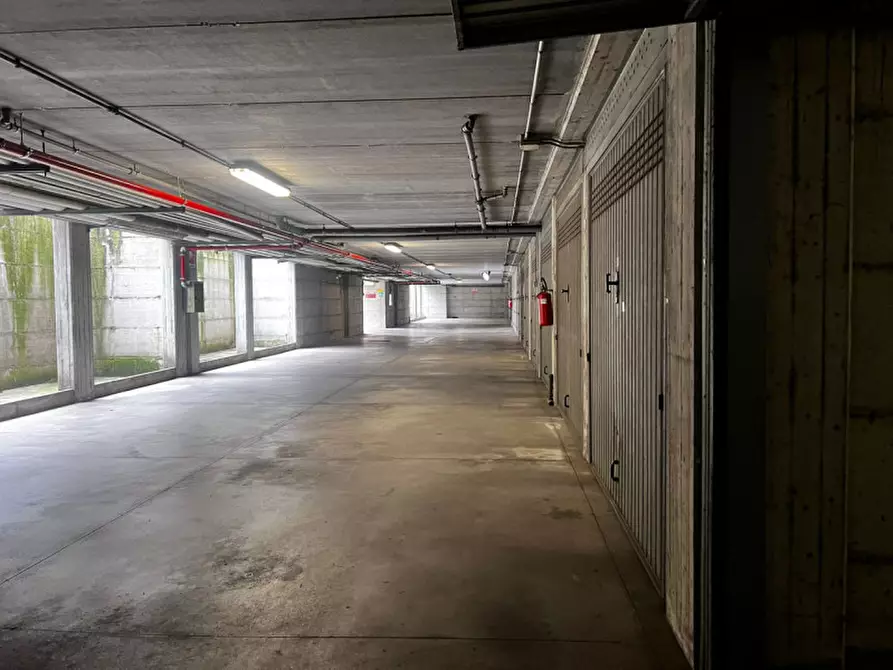 Immagine 8 di Posto auto in vendita  in Via Antonio Allegri a Brescia