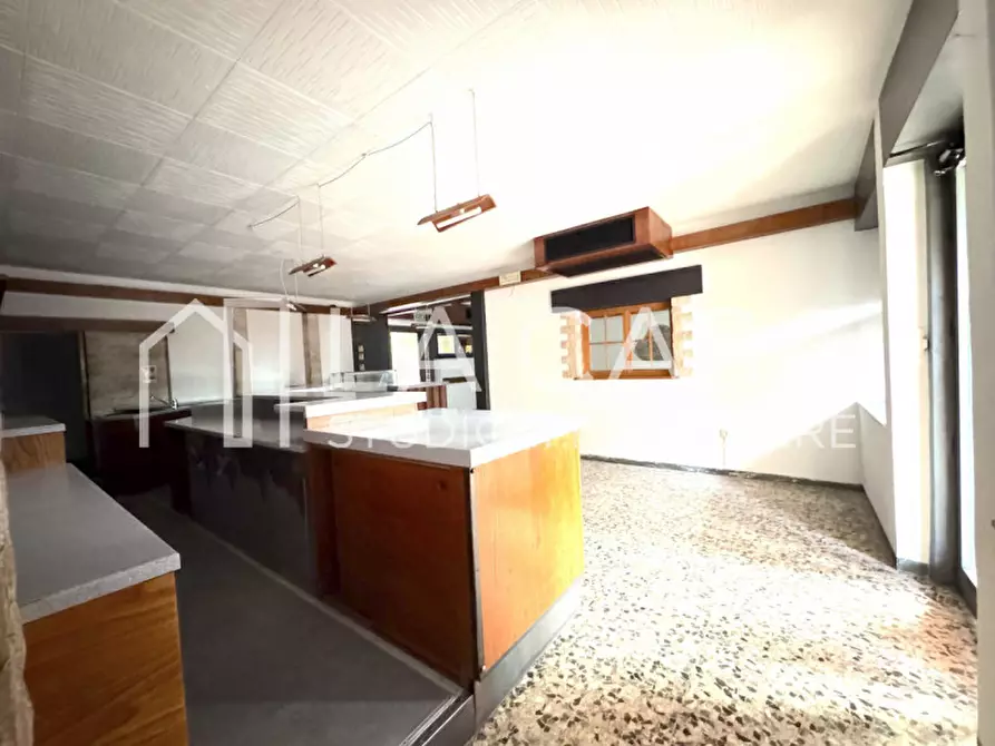 Immagine 4 di Attività commerciale in affitto  a San Giorgio Della Richinvelda