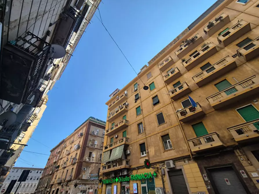 Immagine 1 di Magazzino in vendita  in Via Pavia a Napoli