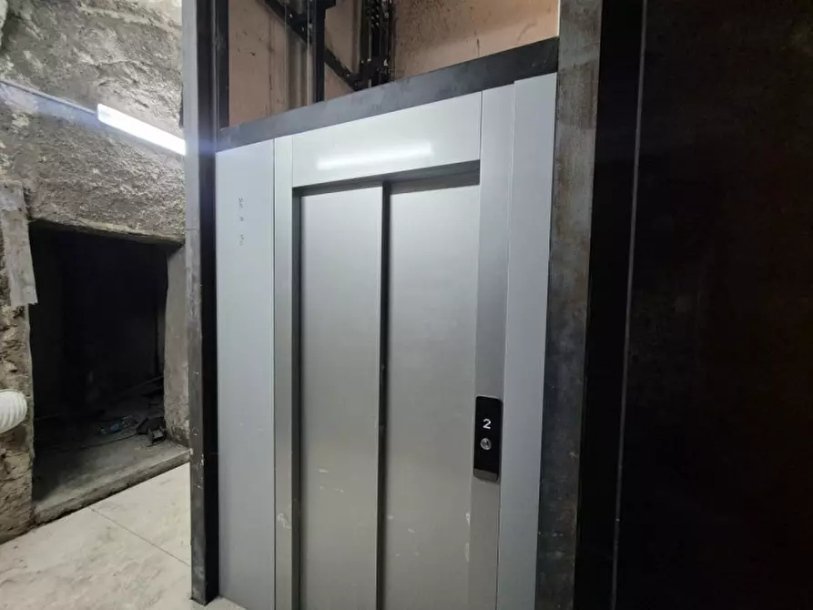 Immagine 4 di Magazzino in vendita  in Via Pavia a Napoli