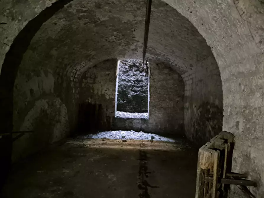 Immagine 5 di Magazzino in vendita  in Via Pavia a Napoli