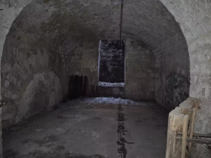 Immagine 8 di Magazzino in vendita  in Via Pavia a Napoli