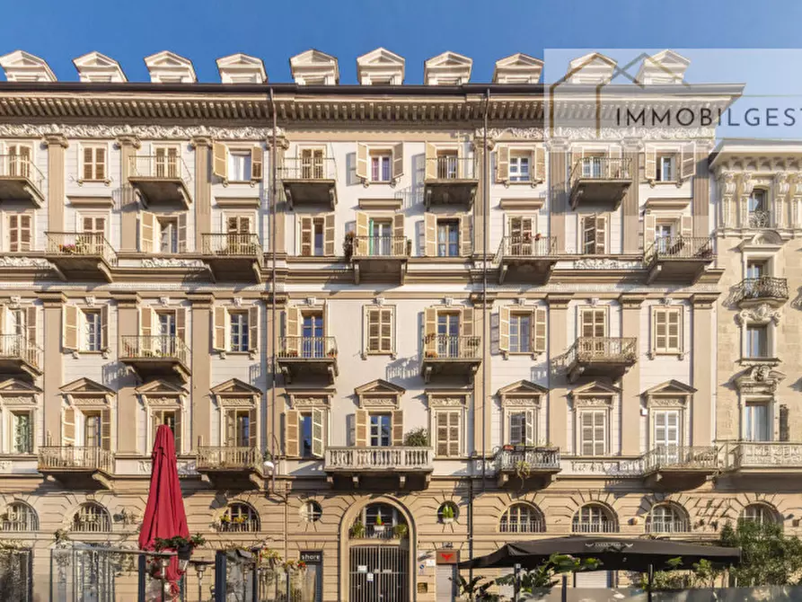 Immagine 1 di Negozio in vendita  in Piazza Emanuele Filiberto 10 a Torino