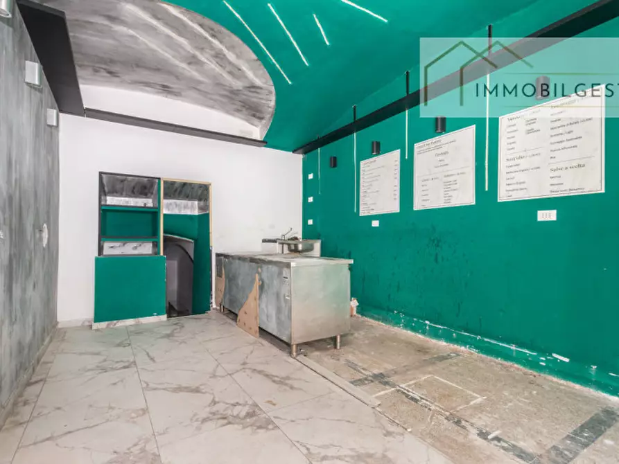 Immagine 4 di Negozio in vendita  in Piazza Emanuele Filiberto 10 a Torino