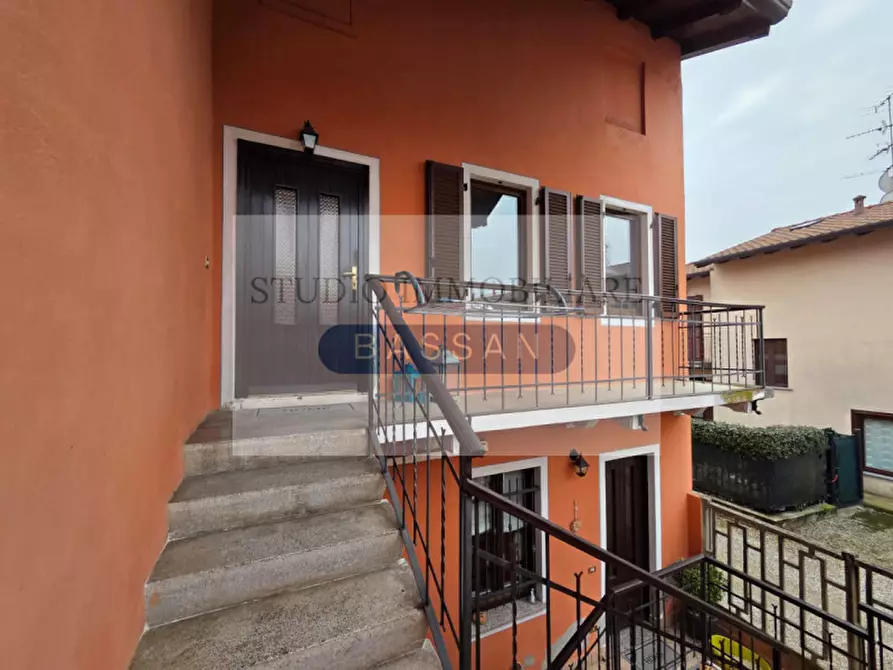 Immagine 1 di Villetta a schiera in vendita  in Via Castefidardo 10 a Cairate