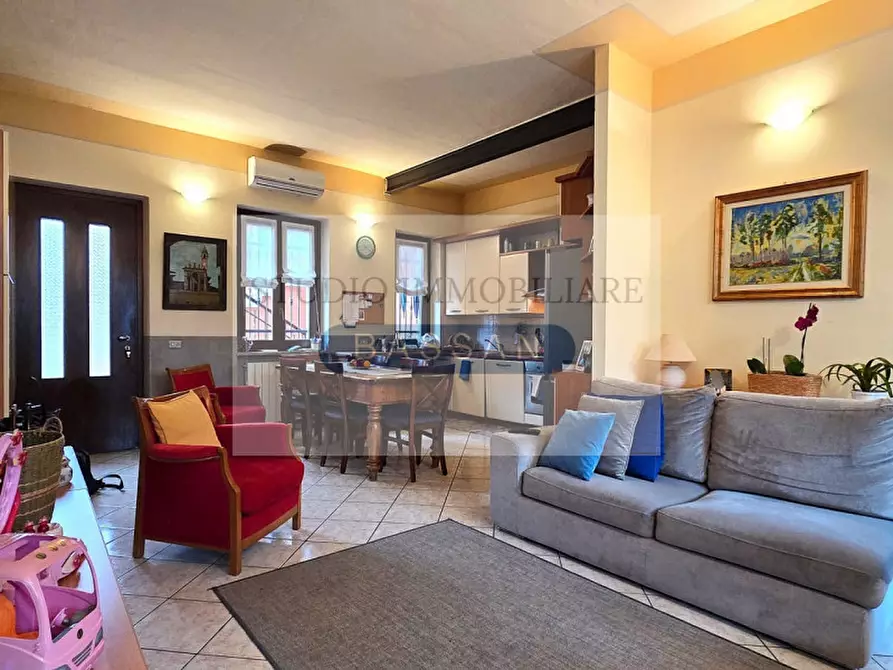 Immagine 5 di Villetta a schiera in vendita  in Via Castefidardo 10 a Cairate