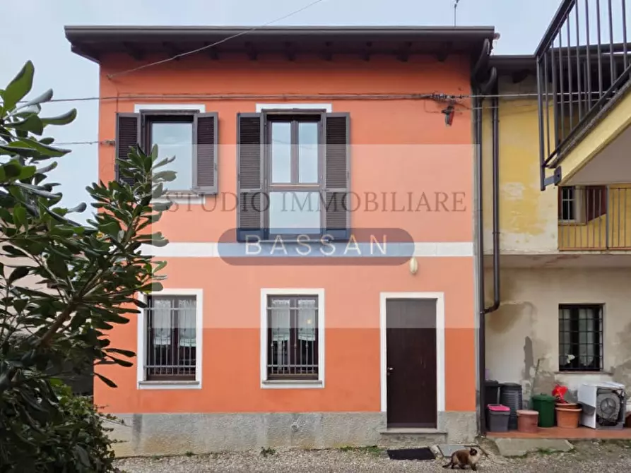 Immagine 29 di Villetta a schiera in vendita  in Via Castefidardo 10 a Cairate
