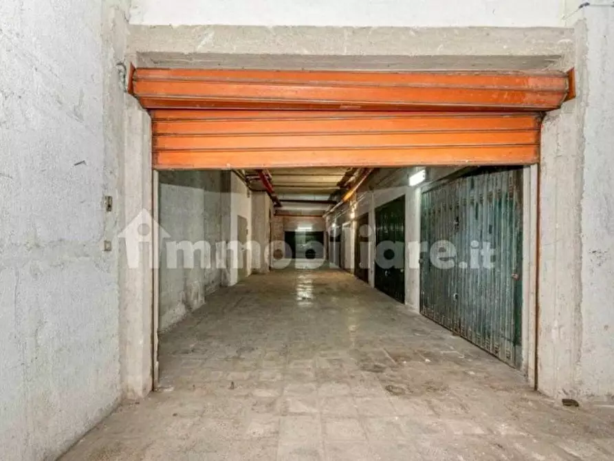 Immagine 9 di Garage in vendita  in Viale delle Alpi a Palermo