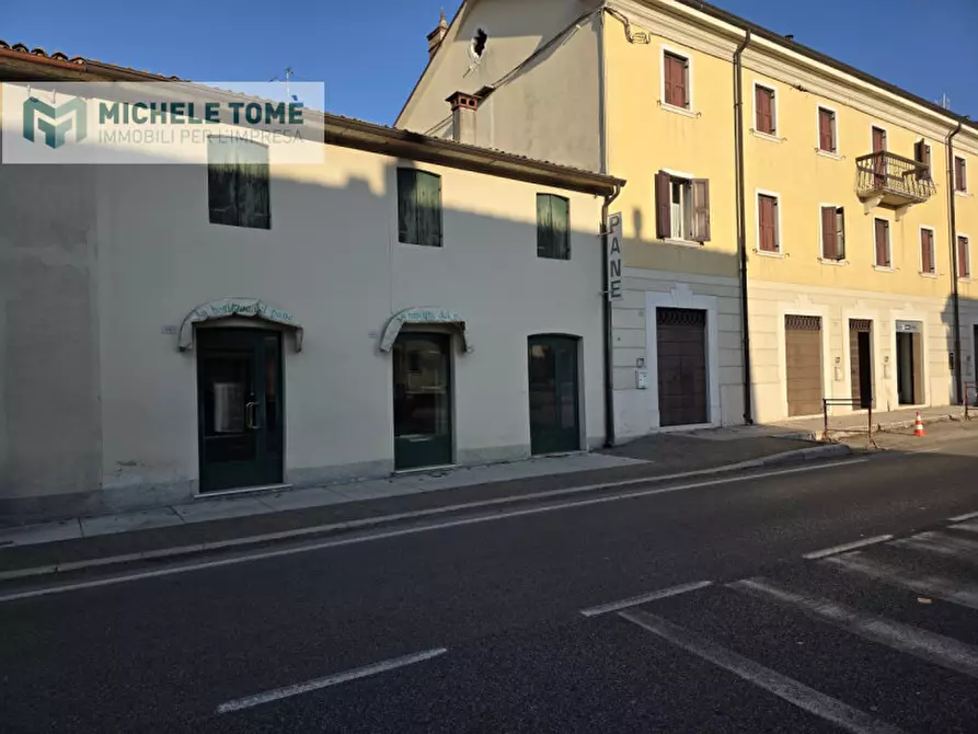 Immagine 1 di Negozio in affitto  in Via Due Porte a Pastrengo