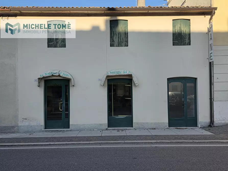 Immagine 2 di Negozio in affitto  in Via Due Porte a Pastrengo