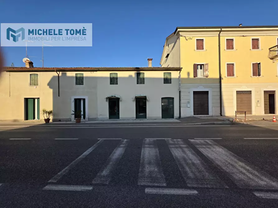 Immagine 3 di Negozio in affitto  in Via Due Porte a Pastrengo