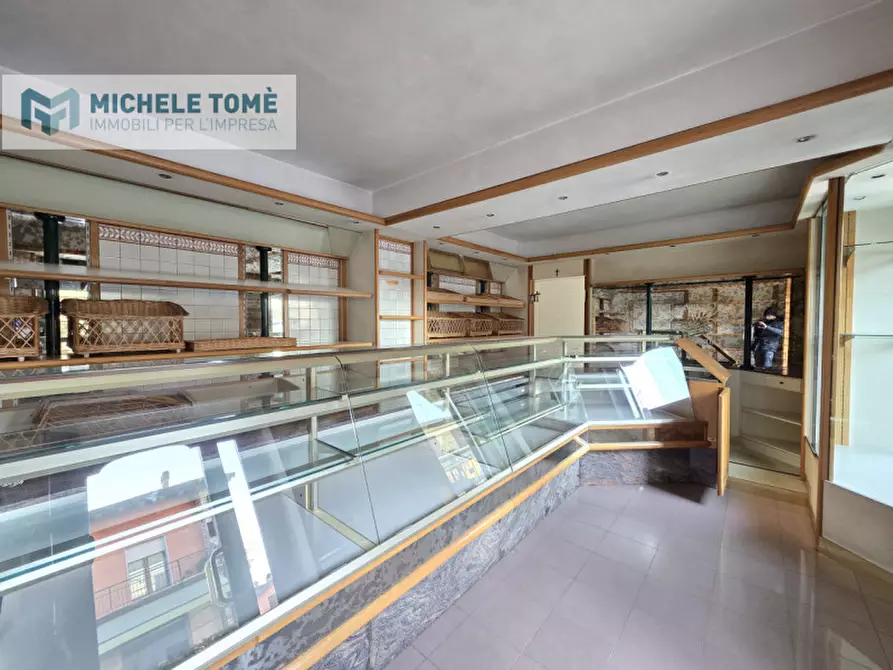 Immagine 6 di Negozio in affitto  in Via Due Porte a Pastrengo