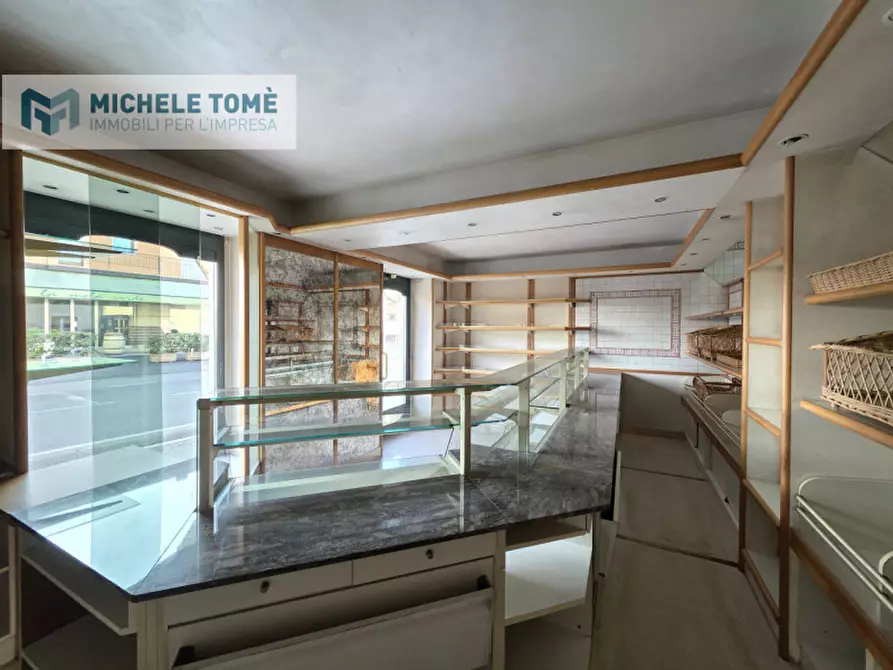 Immagine 8 di Negozio in affitto  in Via Due Porte a Pastrengo