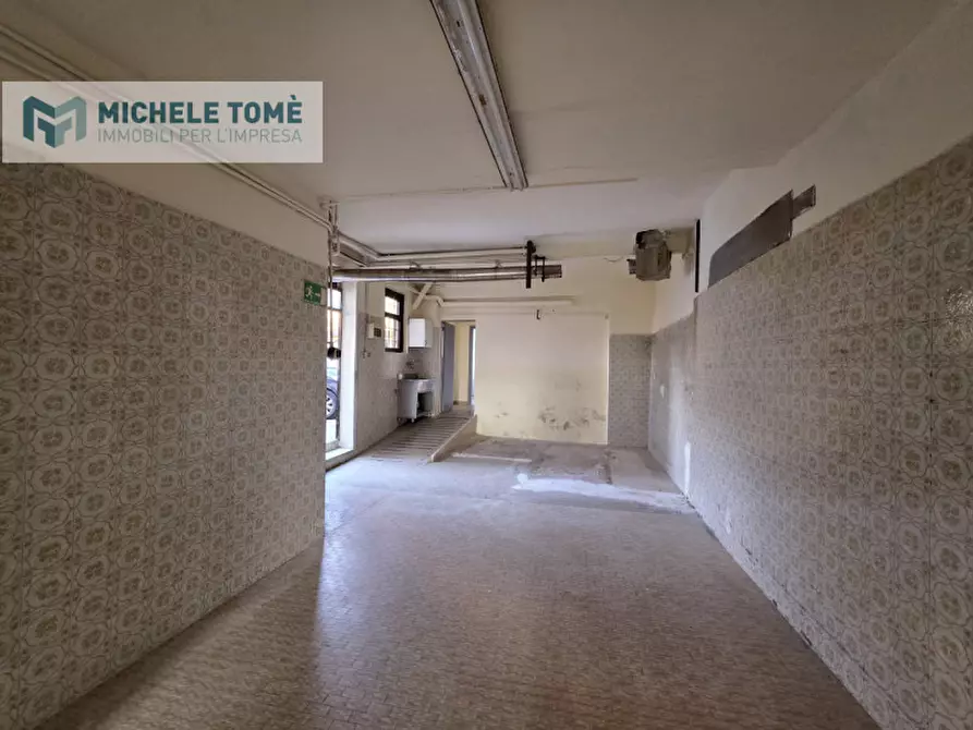 Immagine 10 di Negozio in affitto  in Via Due Porte a Pastrengo