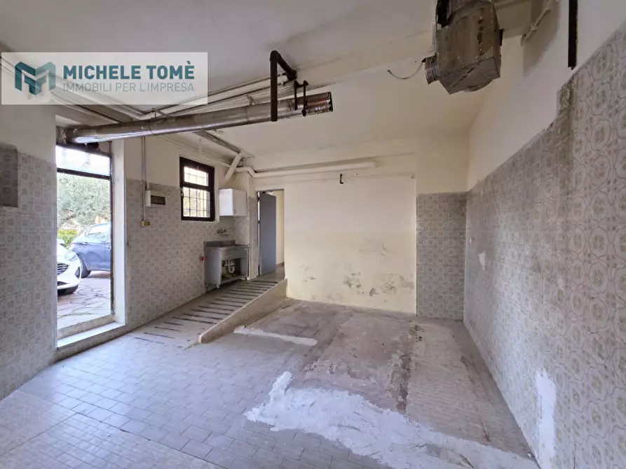 Immagine 11 di Negozio in affitto  in Via Due Porte a Pastrengo