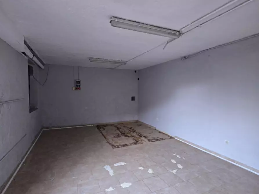 Immagine 13 di Negozio in affitto  in Via Due Porte a Pastrengo