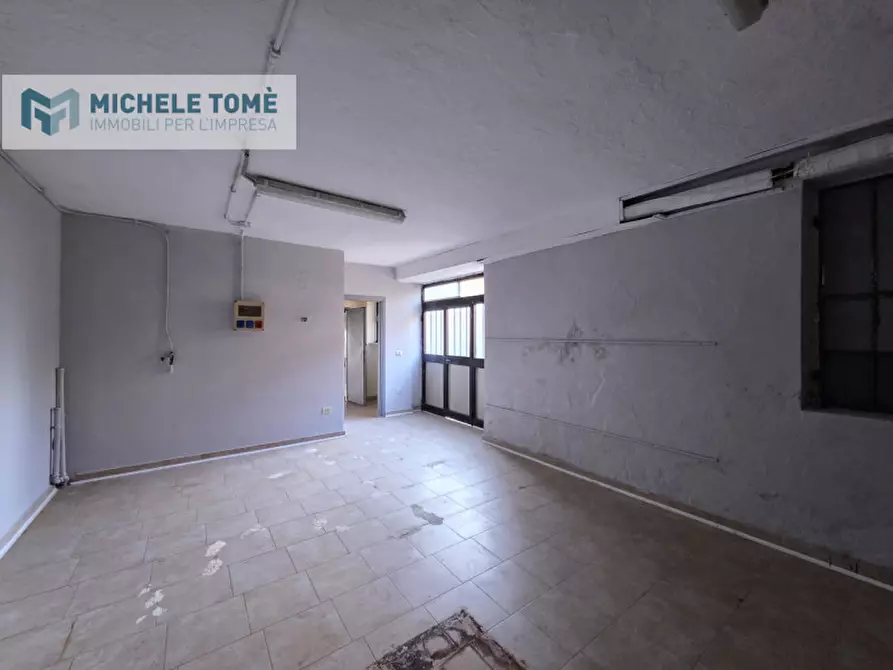 Immagine 14 di Negozio in affitto  in Via Due Porte a Pastrengo