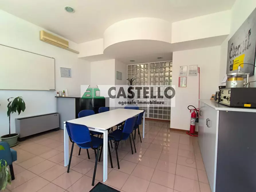 Immagine 16 di Negozio in vendita  in Viale della Rimembranza 35 a Limena