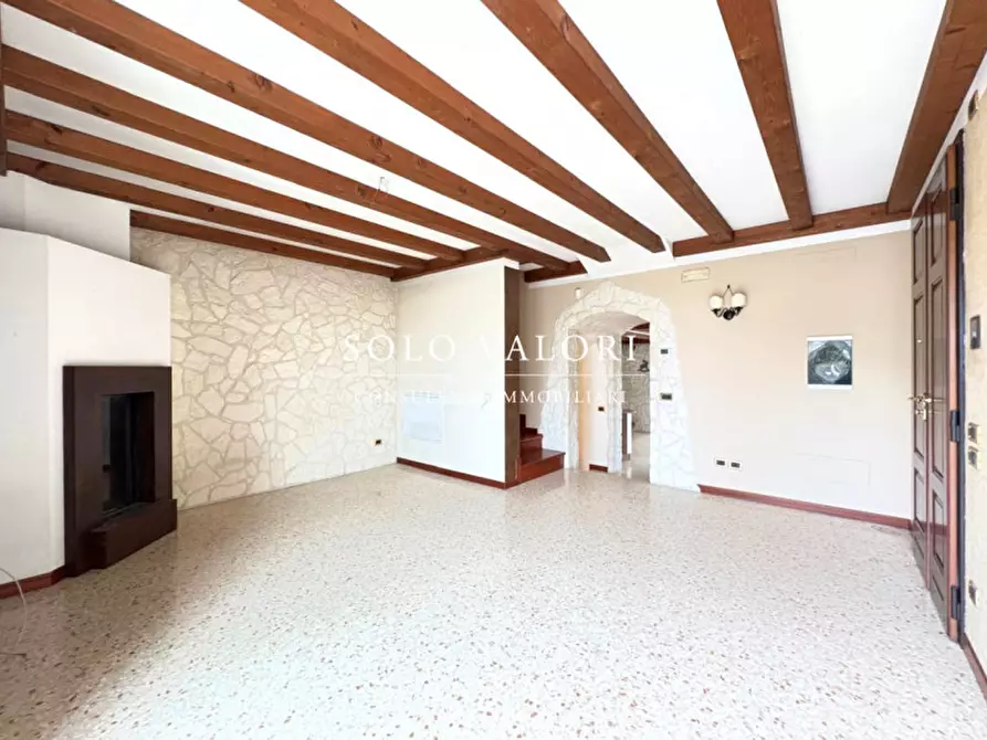 Immagine 1 di Casa bifamiliare in vendita  a Loreggia