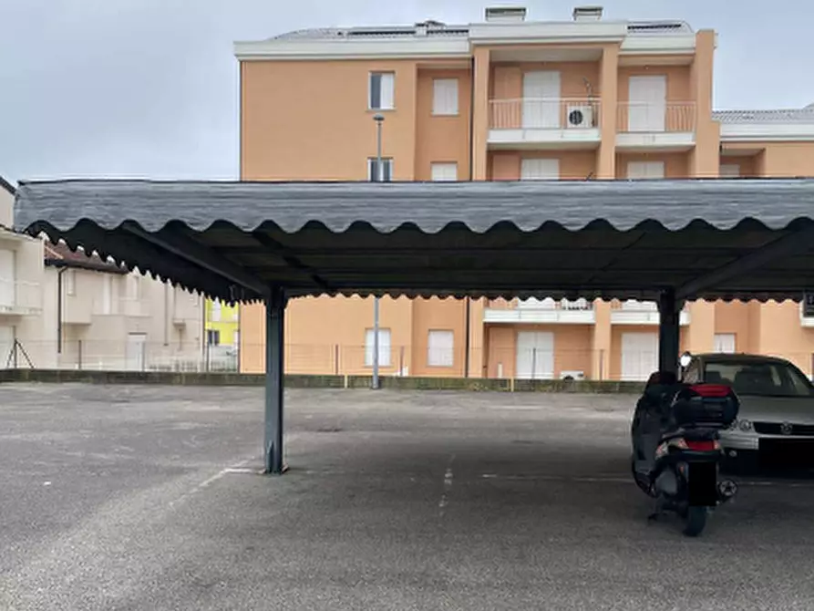 Immagine 2 di Appartamento in vendita  in Via Cadore a Caorle
