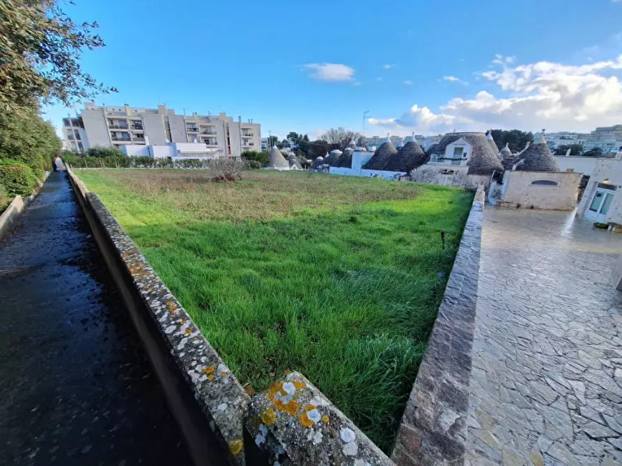 Immagine 1 di Terreno in vendita  in Via Giovanni Guareschi, 1, 70010 Locorotondo BA, Italia a Locorotondo