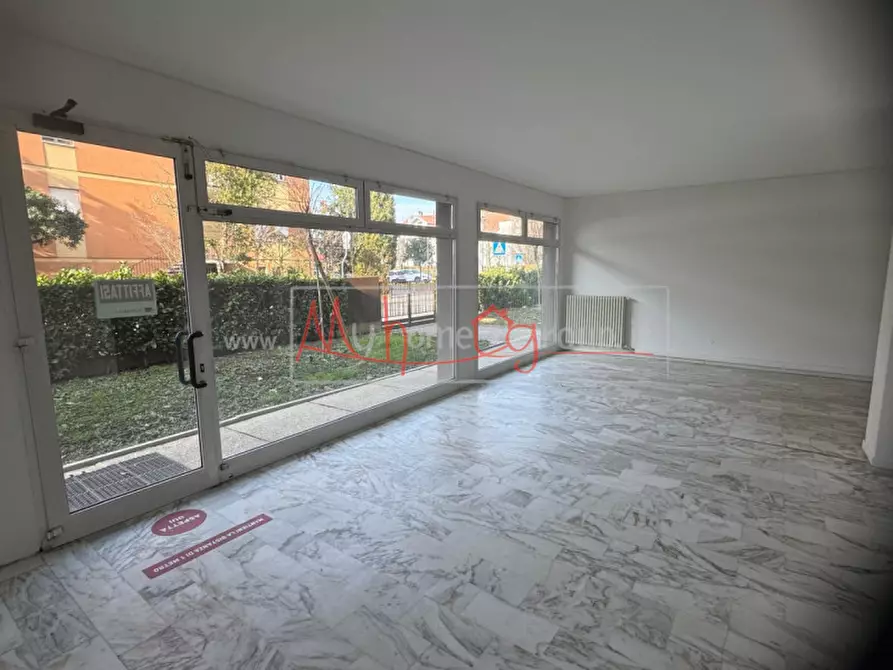 Immagine 1 di Negozio in affitto  in Via Campania a Rubano