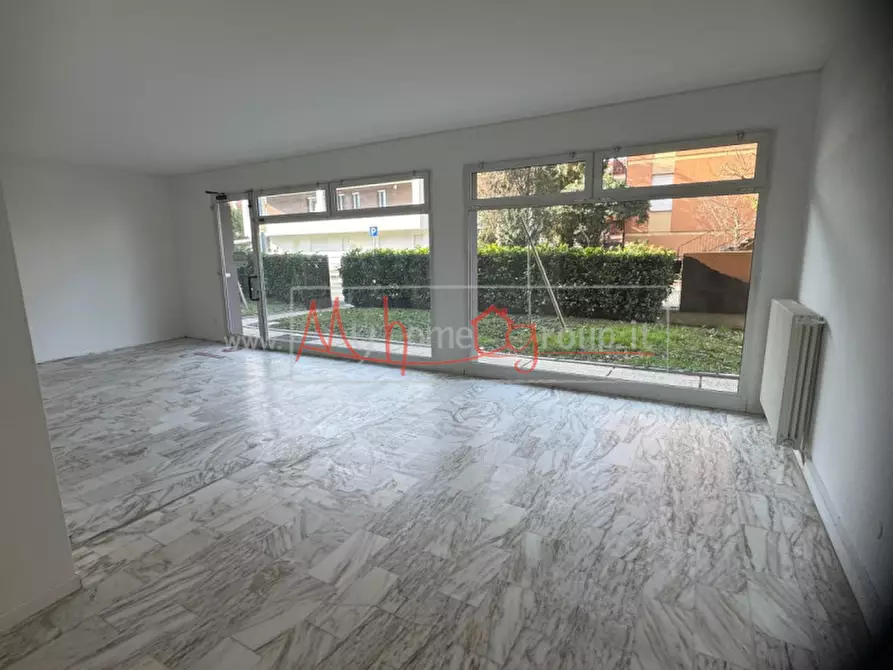 Immagine 2 di Negozio in affitto  in Via Campania a Rubano