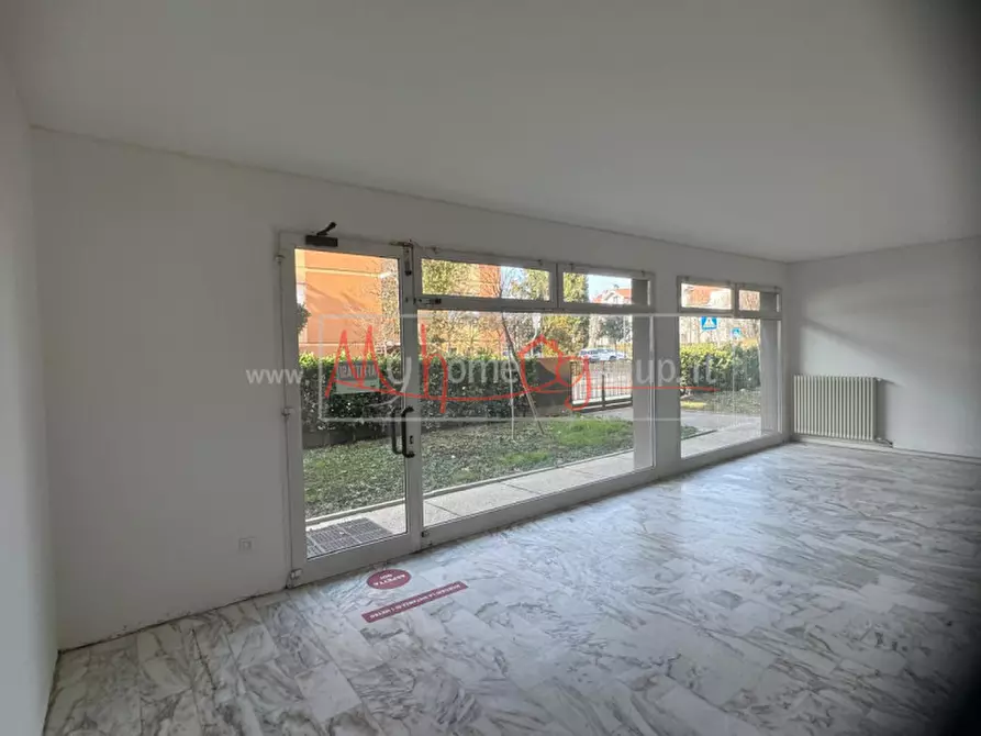 Immagine 3 di Negozio in affitto  in Via Campania a Rubano