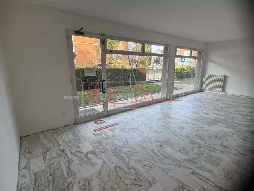 Immagine 4 di Negozio in affitto  in Via Campania a Rubano