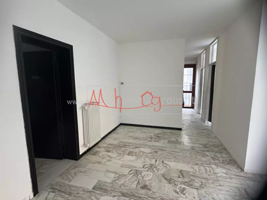 Immagine 10 di Negozio in affitto  in Via Campania a Rubano