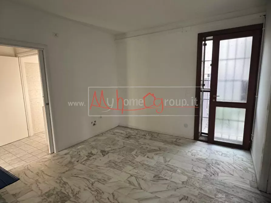 Immagine 11 di Negozio in affitto  in Via Campania a Rubano