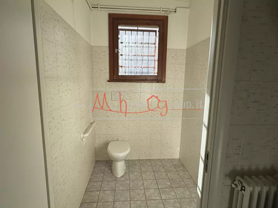 Immagine 15 di Negozio in affitto  in Via Campania a Rubano