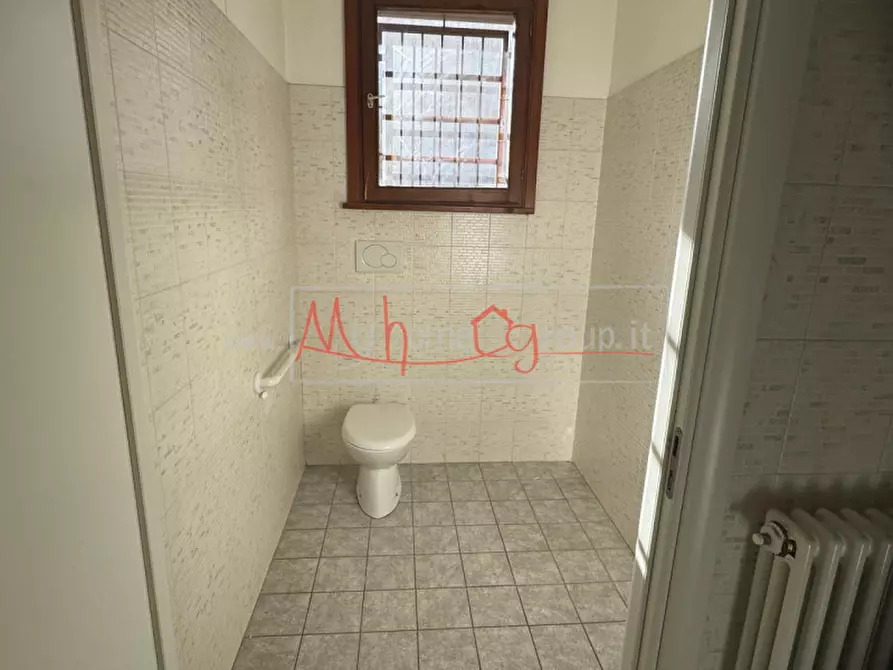 Immagine 16 di Negozio in affitto  in Via Campania a Rubano