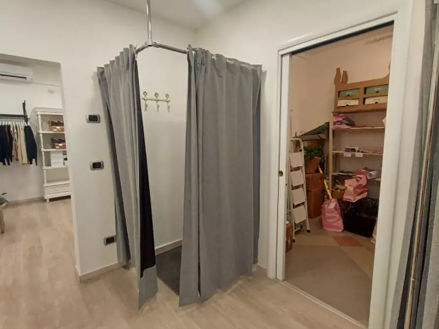 Immagine 5 di Negozio in affitto  a Piove Di Sacco